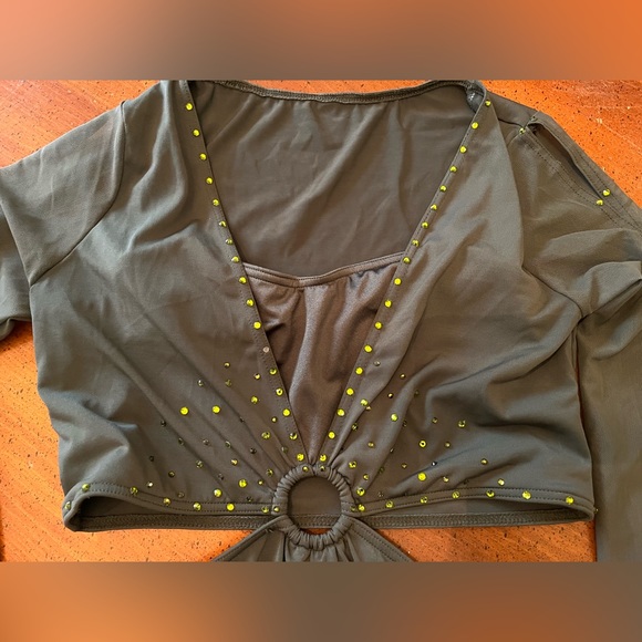 Weissman Green O-Ring Poet Sleeve Dress Dance Costume - Medium Adult - Picture 3 of 14